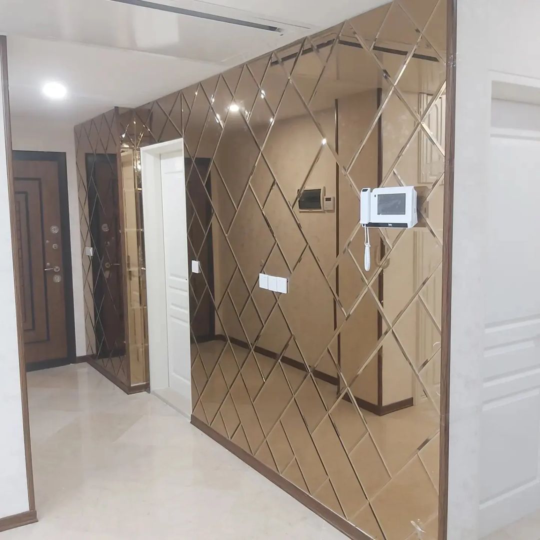 آینه در دکوراسیون
چیدمان آینه در پذیرایی